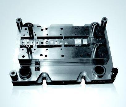 五金连续模 精密制造的工业艺术